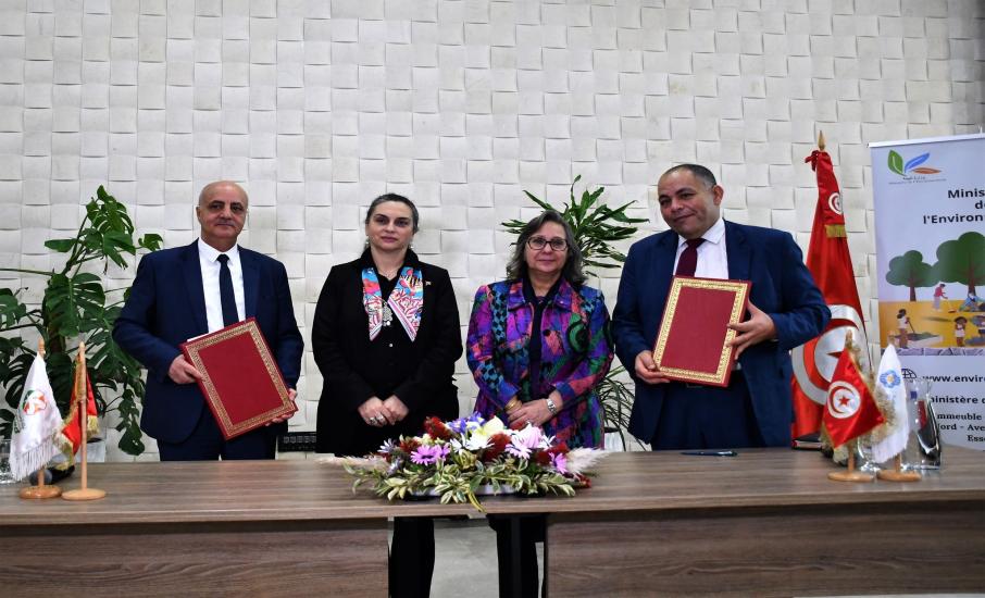  أشرفت السيدة نائلة نويرة القنجي وزيرة الصناعة والمناجم و الطاقة صحبة السيدة ليلى الشيخاوي وزيرة البيئة اليوم الثلاثاء 7 مارس 2023 بمقر وزارة البيئة على حفل توقيع اتفاقية شراكة  بين الوكالة الوطنية للتحكم في الطاقة والوكالة الوطنية للتصرف في النفايات. وقد تولى كل من السادة فتحي الحنشي المدير العام للوكالة الوطنية للتحكم في الطاقة وبدر الدين الاسمر مدير عام الوكالة الوطنية للتصرف في النفايات التوقيع على الاتفاقية بحضور ثلة من إطارات الوكالتين. وتندرج هذه الاتفاقية في إطار تنفيذ سياسة الدولة في مجال الانتقال 